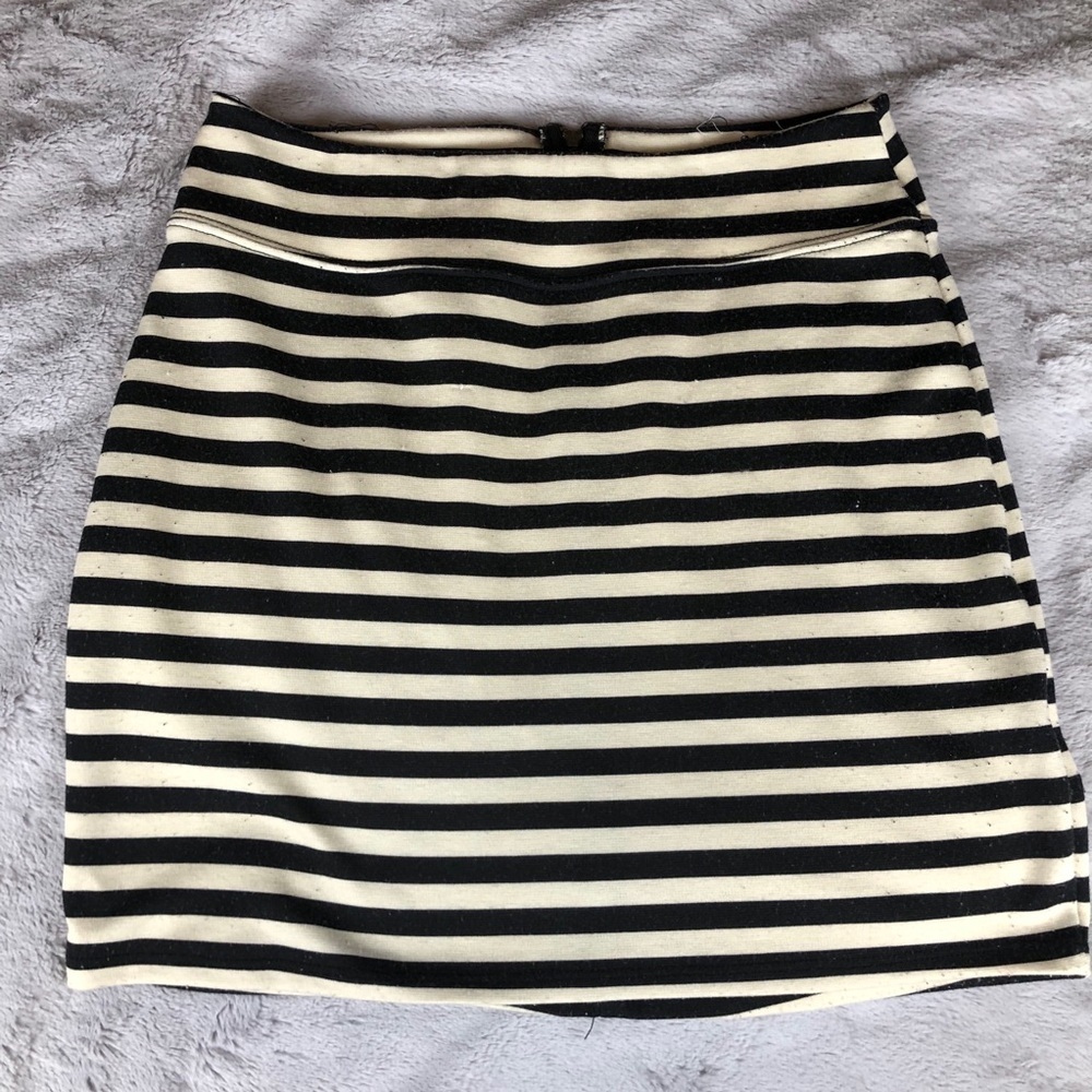 Silence + Noise Mini Abstract Skirt Size: M